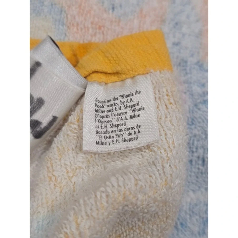 Vintage Disney Store Pooh Eeyore Piglet Tigger and Friends Beach Towel‎
